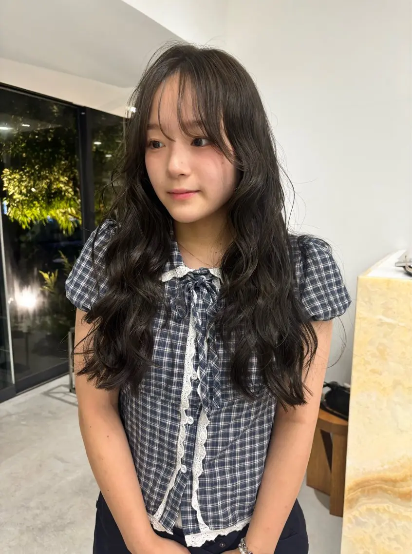 カラー グレージュ オリーブグレージュ オリーブグレー ヘアカラー なのは\透け感カラー \レイヤーカットのヘアスタイル