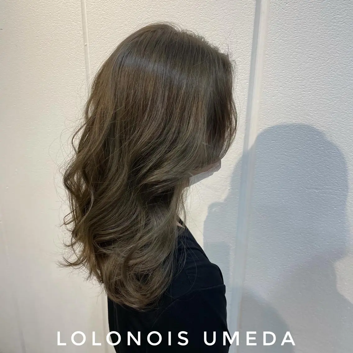 セミロング カラー グレージュ Lolonois梅田 /Okazaki:)のヘアスタイル