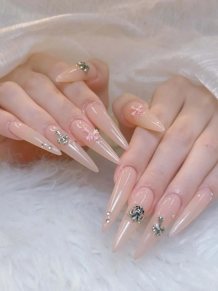 ネイル チークネイル ドット フレンチネイル グラデーション 韓国ネイル ハンドネイル Lisa Nail Salonのネイルデザイン