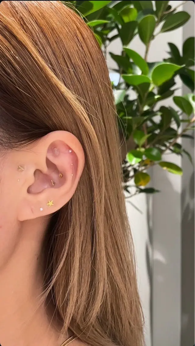 お試し耳つぼジュエリー(6粒まで)👂🏻🎀💎の写真