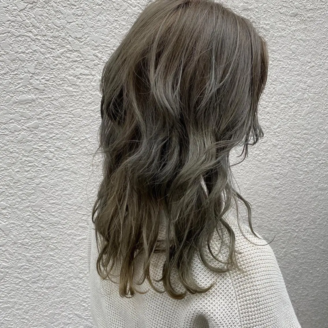 セミロング 矢田 沙希のヘアスタイル