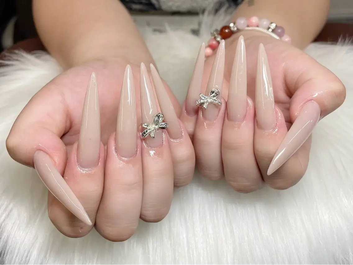 ロング 韓国風ヘア ハンドネイル エクラ ネイルのネイルデザイン