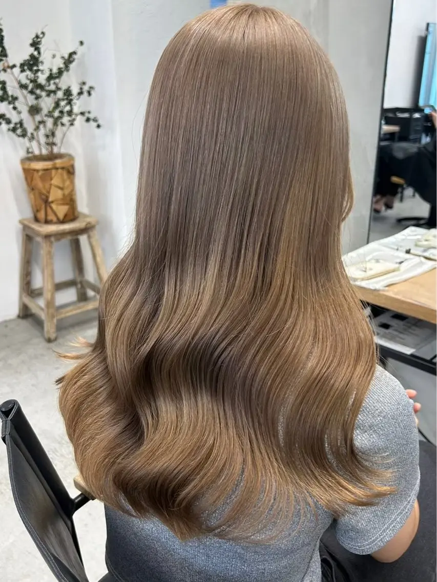 ロング カラー ヘアアレンジ ヘアカラー 坂齋大地/レイヤー/ ミルクティーのヘアスタイル