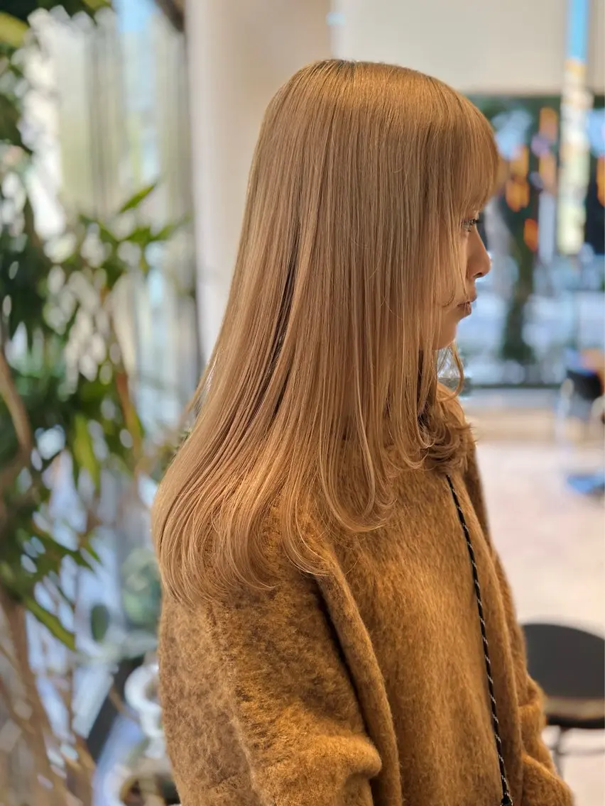 セミロング カラー ヘアカラー トリートメント ヘッドスパ ヘアセット ミオ💎ショート 透ける暗髪のヘアスタイル