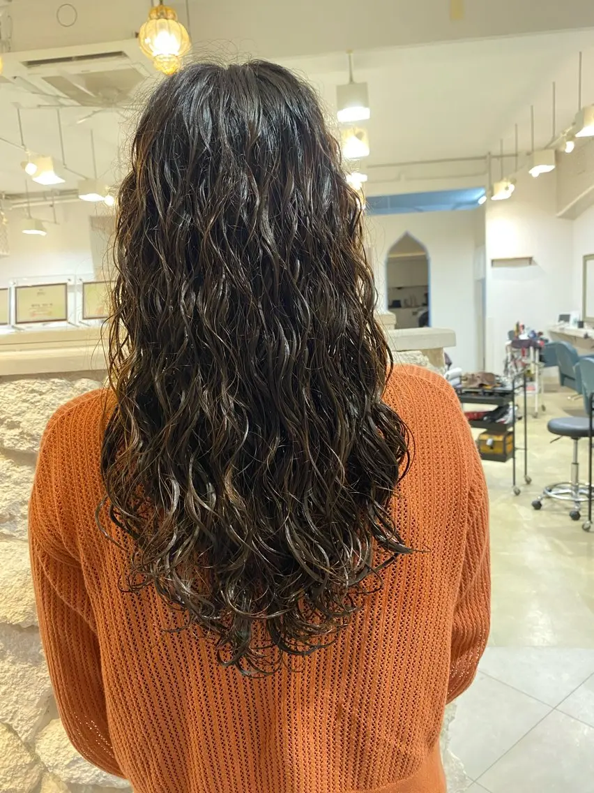 ロング パーマ カット パーマ 饒平名 知也のヘアスタイル