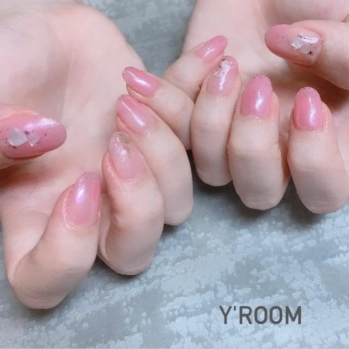 ネイル オーロラネイル フラッシュネイル フットネイル ジェルネイル 氷ネイル・うるうるネイル ハンドネイル YUKA （ネイリスト）のネイルデザイン