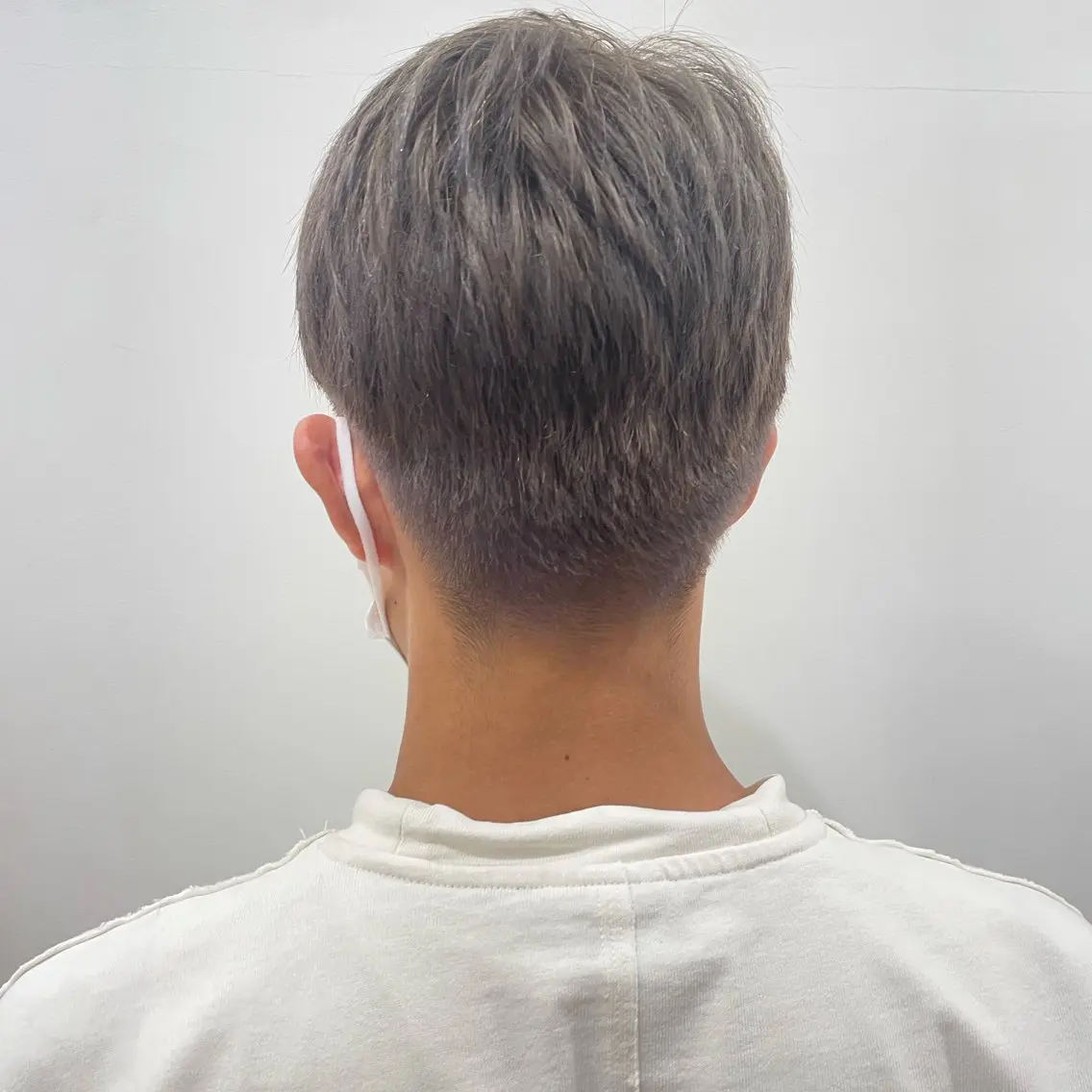 カラー メンズ メンズブリーチ ブリーチ グレージュ clan .のヘアスタイル