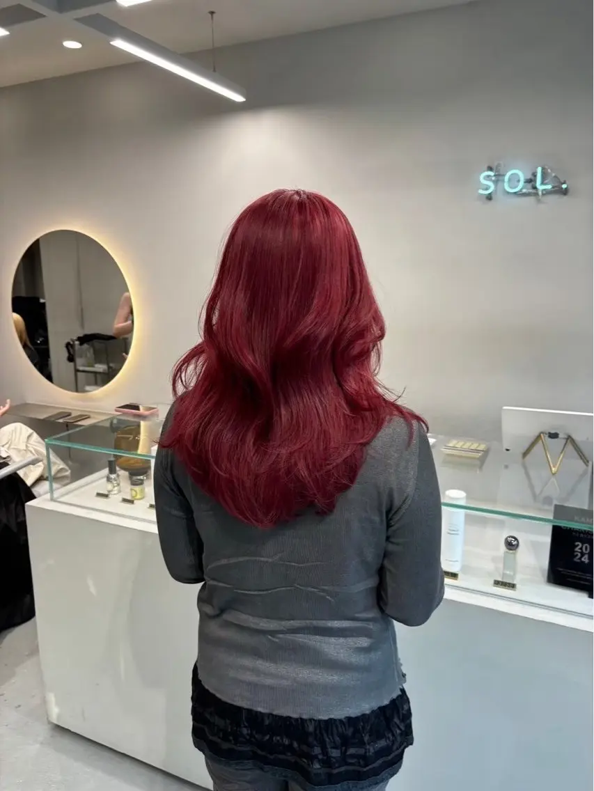 セミロング カラー ブリーチ ボルドーカラー レッドカラー 村田 旭のヘアスタイル