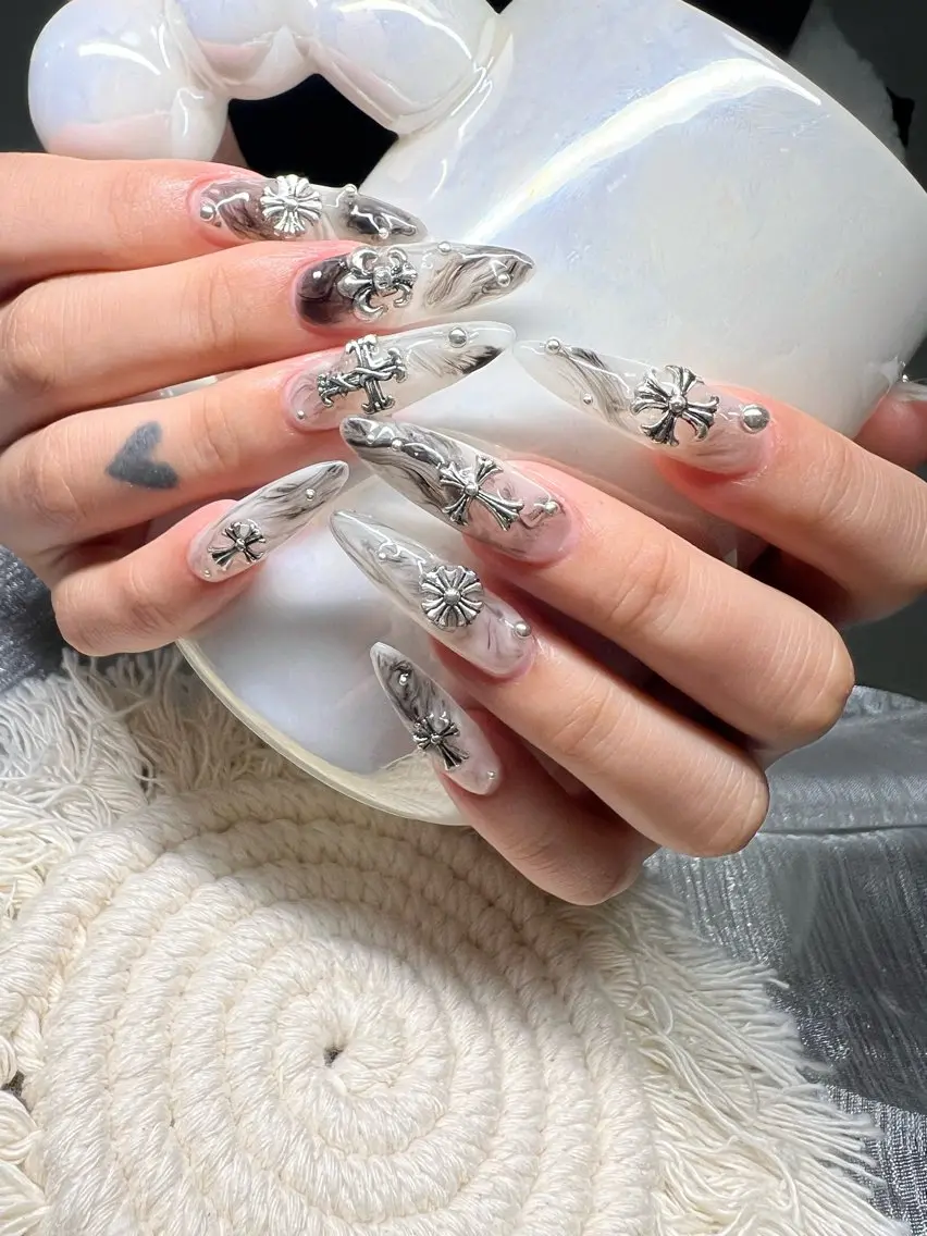 ネイル オーロラネイル チークネイル 長さ出し フットネイル フレンチネイル ハンドネイル Lee Nailsのネイルデザイン