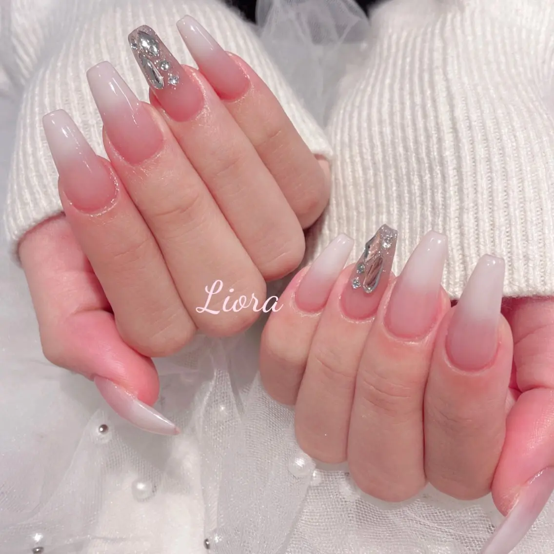 ネイル フレンチネイル ジェルネイル ガーリー グラデーション キラキラネイル yuki Lioraネイルのネイルデザイン