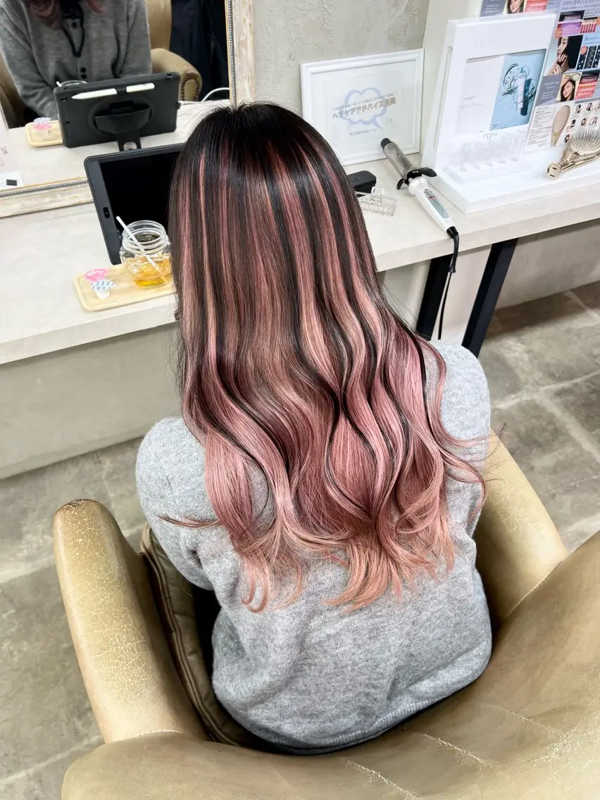 ロング ヘアカラー Blast Erikaのヘアスタイル