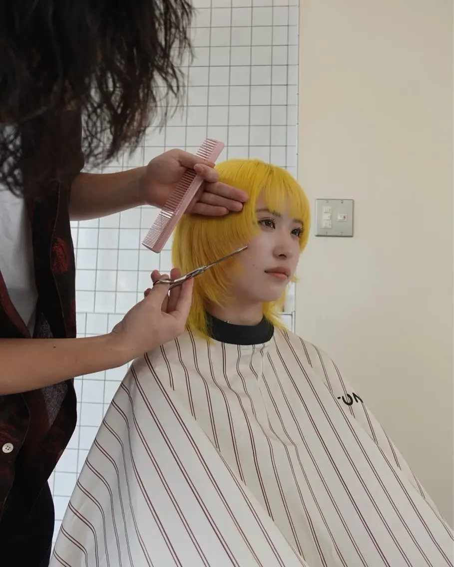 ミディアム カラー アッシュ アッシュブラウン ブリーチ ブラウンカラー ケアブリーチ カット ヘアカラー トリートメント レイヤー専門家 ダブルカラー修のヘアスタイル