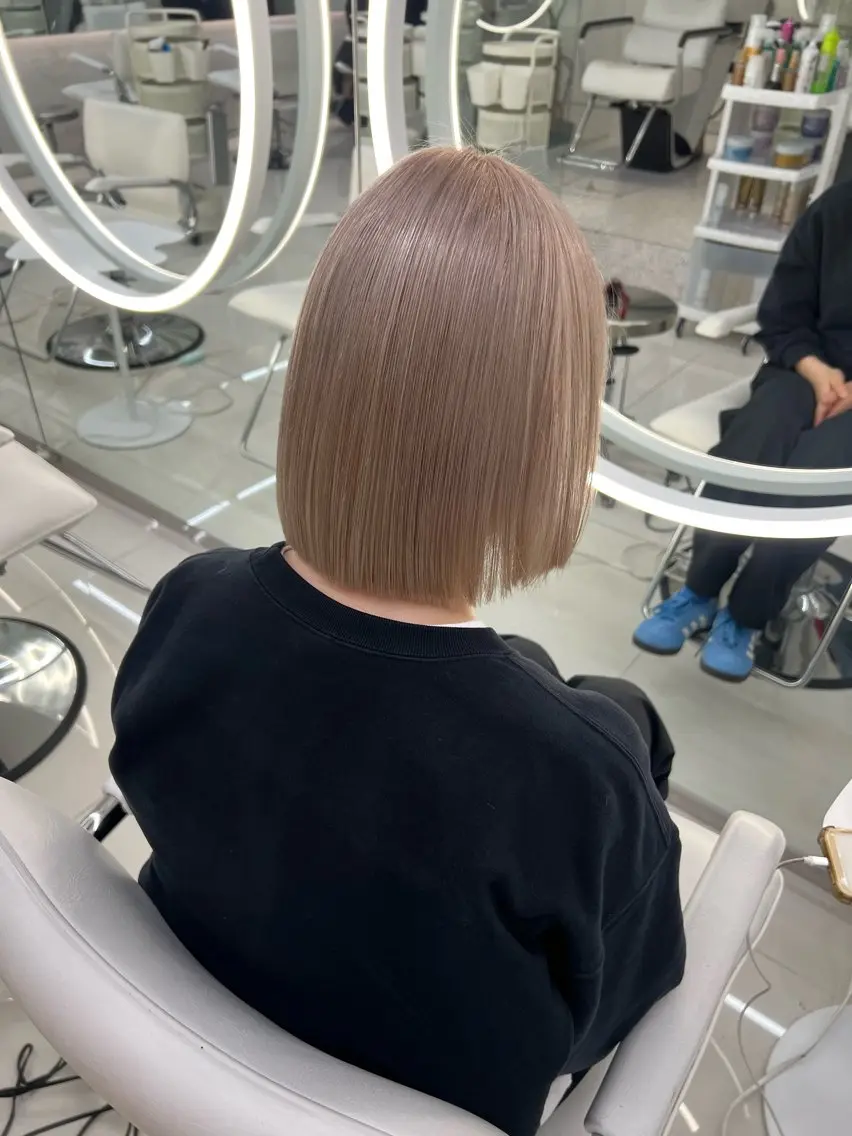 ショート カラー GAGA AMIKAのヘアスタイル