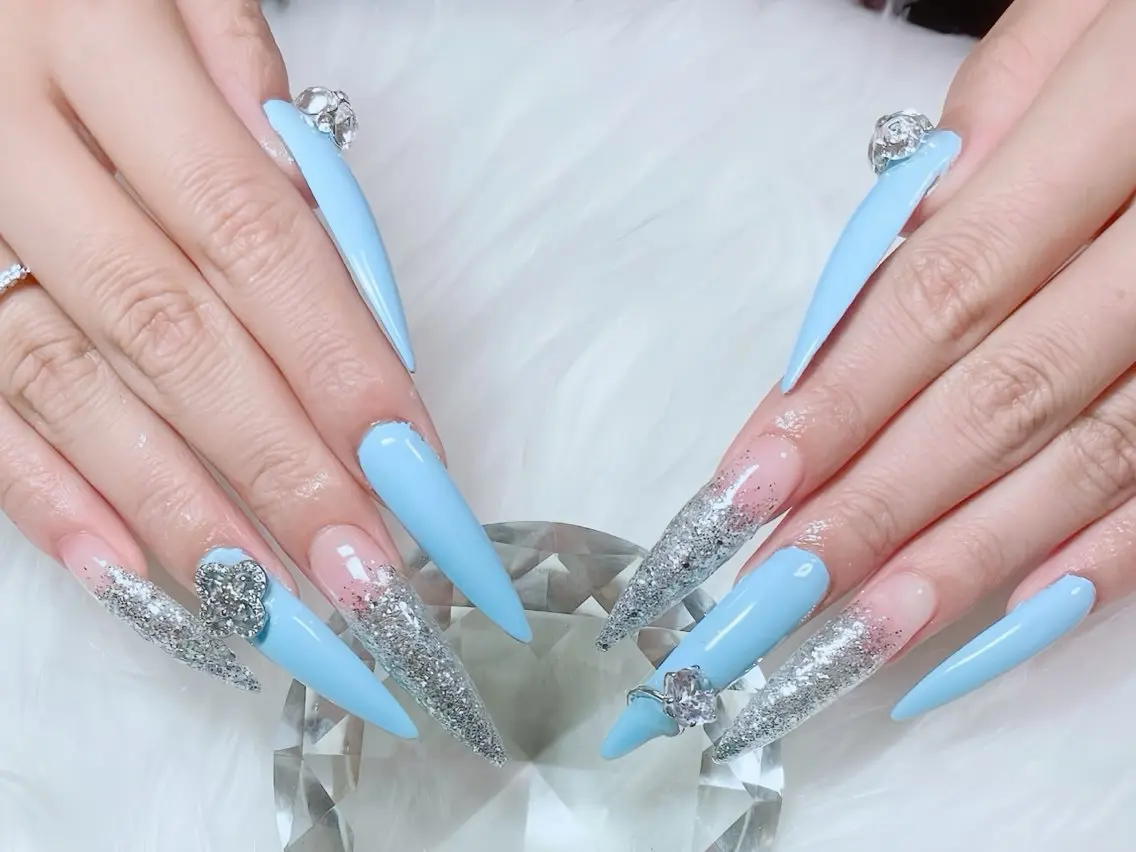 ネイル アートネイル フレンチネイル キラキラネイル 韓国ネイル 水色 ハンドネイル Rin Nail 新大久保店のネイルデザイン