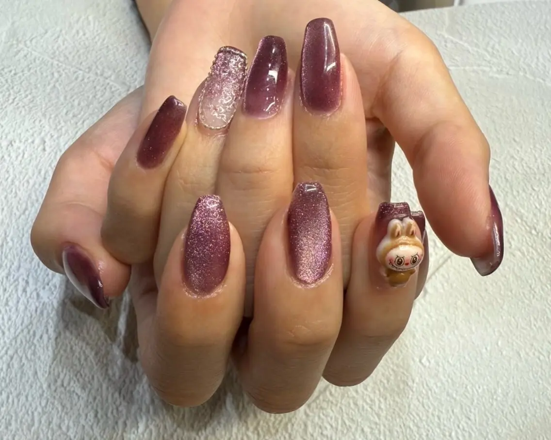 ネイル アートネイル ボルドー クリアネイル ラメ(グリッター) マグネットネイル NailSalon✨ Écrinエクランのネイルデザイン