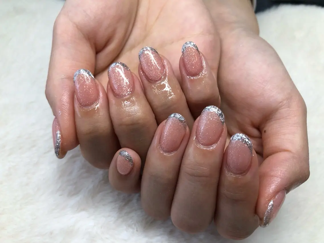 ネイル フレンチネイル ガラスフレンチ キラキラネイル ハンドネイル ハンドケア 心斎橋Salon Epokkuのネイルデザイン