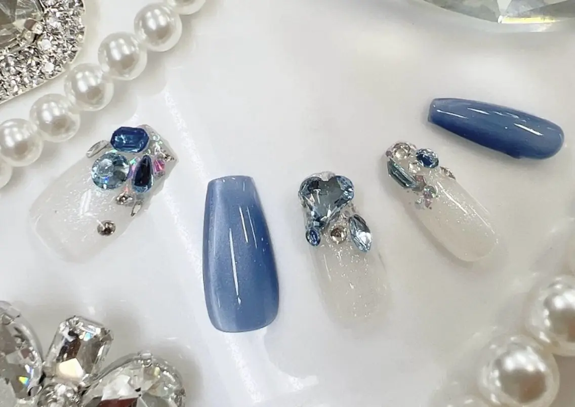 ネイル フレンチネイル ジェルネイル ガラスフレンチ キラキラネイル マグネットネイル Queeens nailのネイルデザイン