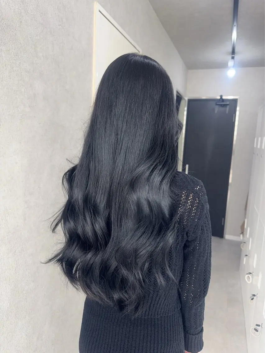 ロング カラー 黒髪 ブルーカラー ブルーブラック ブルージュ カット ヘアカラー トリートメント 赤み無し柔らかカラー 【梅田】madokaのヘアスタイル