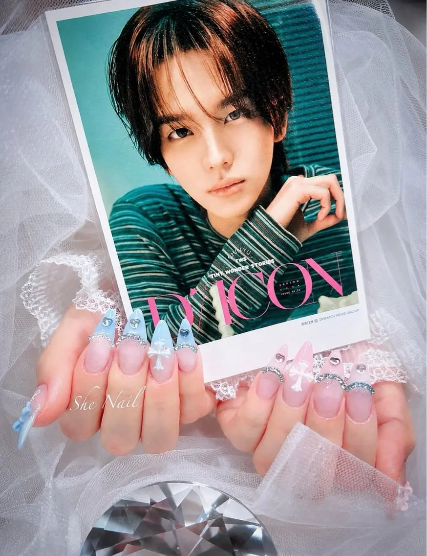 ネイル ブルー フレンチネイル ガーリー キラキラネイル ピンク ハンドネイル ISA_ BELLAのネイルデザイン