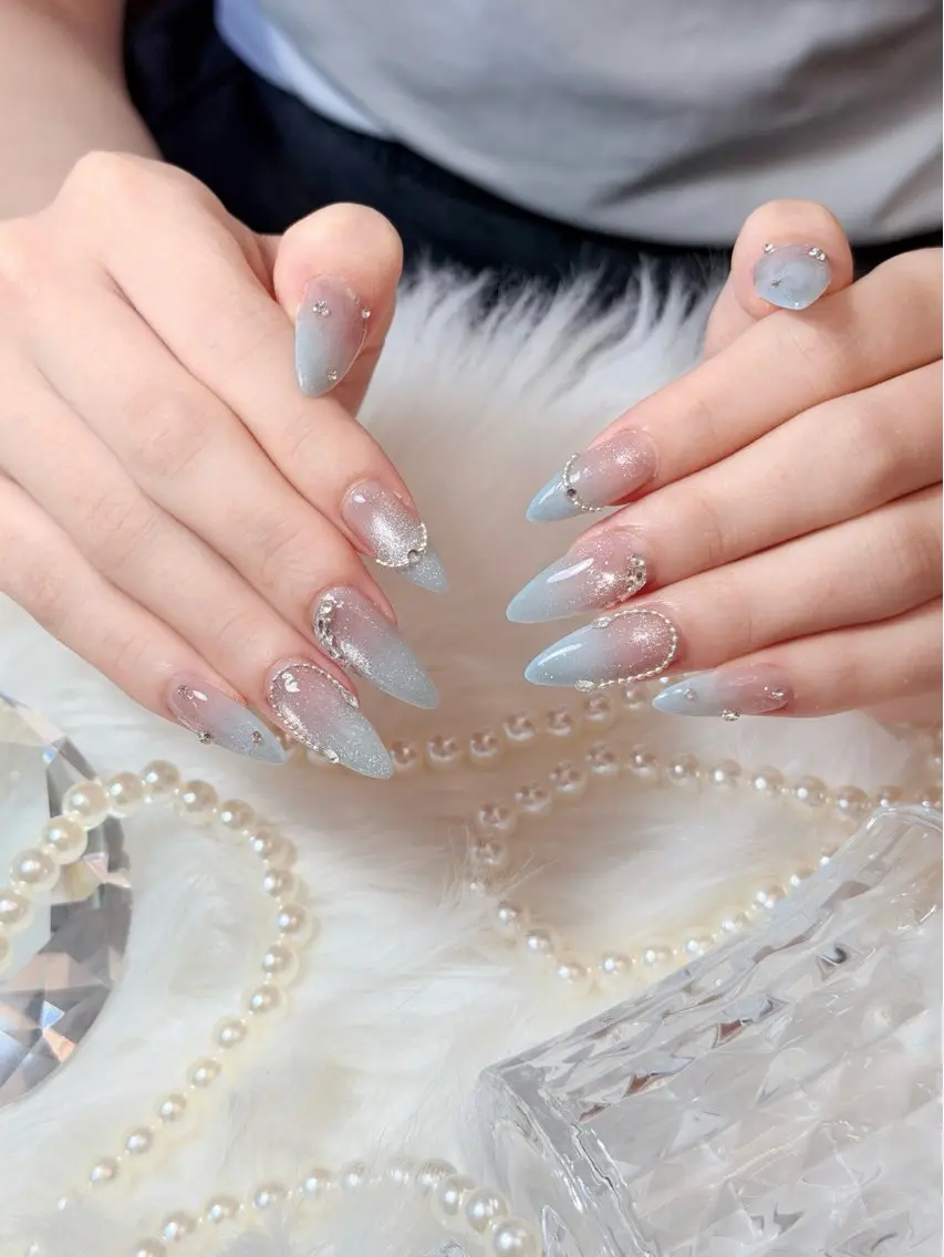 ネイル オーロラネイル クリアネイル 成人式 フラッシュネイル ジェルネイル ハンドネイル Amee Nail Salonのネイルデザイン