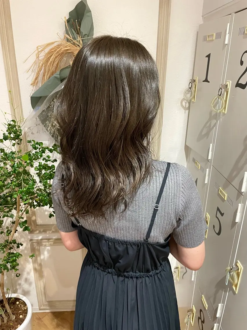𓊆ㅤminimo限定価格𓊇ダメージレス艶カラー➕ 3種トリートメントケアで毛先まで潤いのある美髪に💎🩵の写真