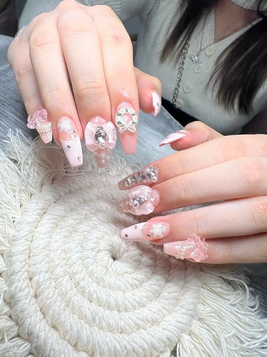 ネイル オーロラネイル チークネイル 長さ出し フットネイル フレンチネイル ハンドネイル Lee Nailsのネイルデザイン