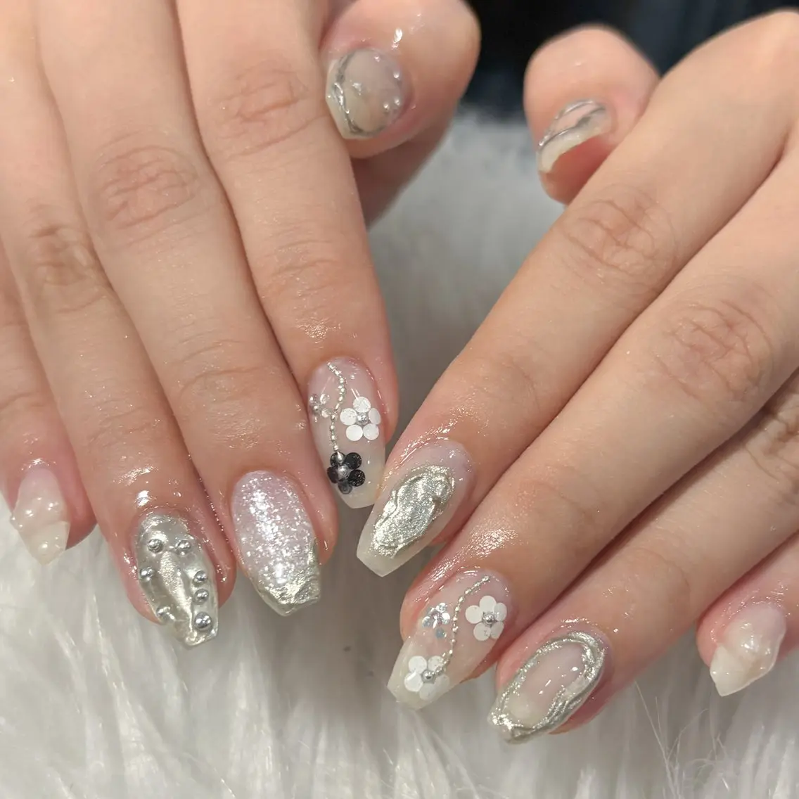 ネイル ハンドネイル LAVISH manaのネイルデザイン