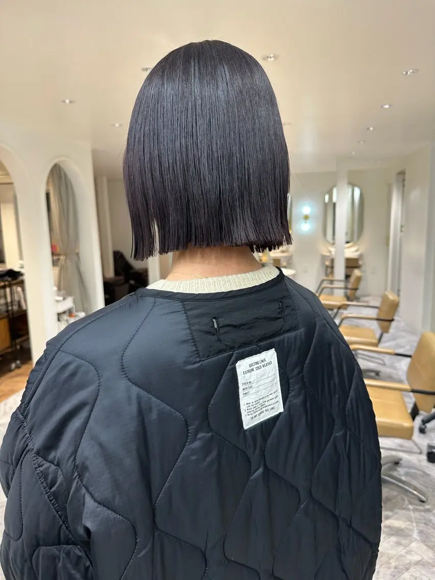 ショート カラー ブリーチ ボルドーカラー ハイトーンカラー ブリーチなしカラー ボブ REINA☁️透明感 カラー/ぷつっと♡のヘアスタイル