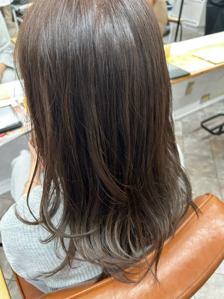 セミロング カラー アッシュ アッシュグレー アッシュグレージュ グレージュ 永木 楓のヘアスタイル