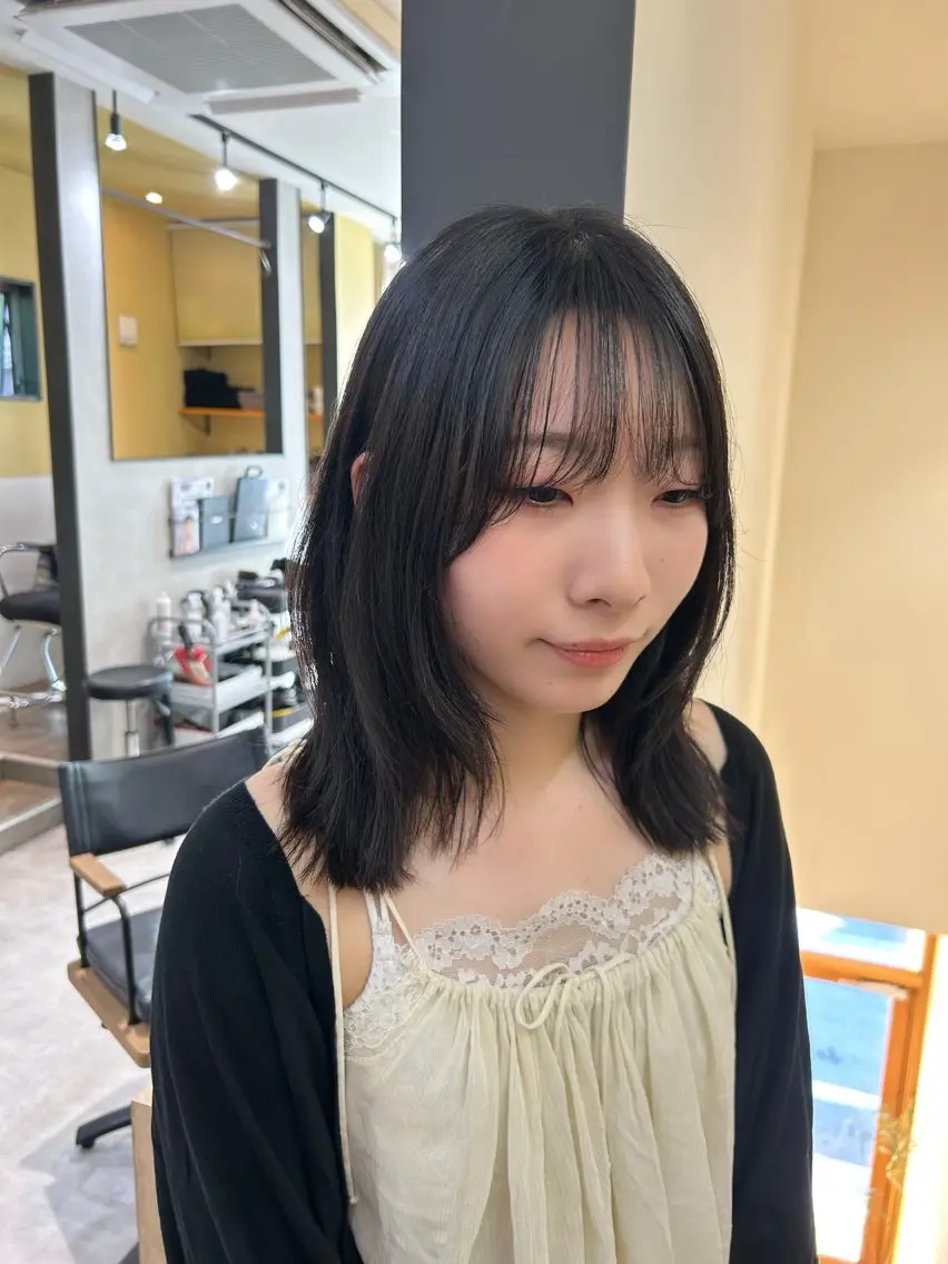 セミロング カラー 顔まわりレイヤー レイヤーカット カット ヘアカラー トリートメント hubhair レイヤー/透明感のヘアスタイル