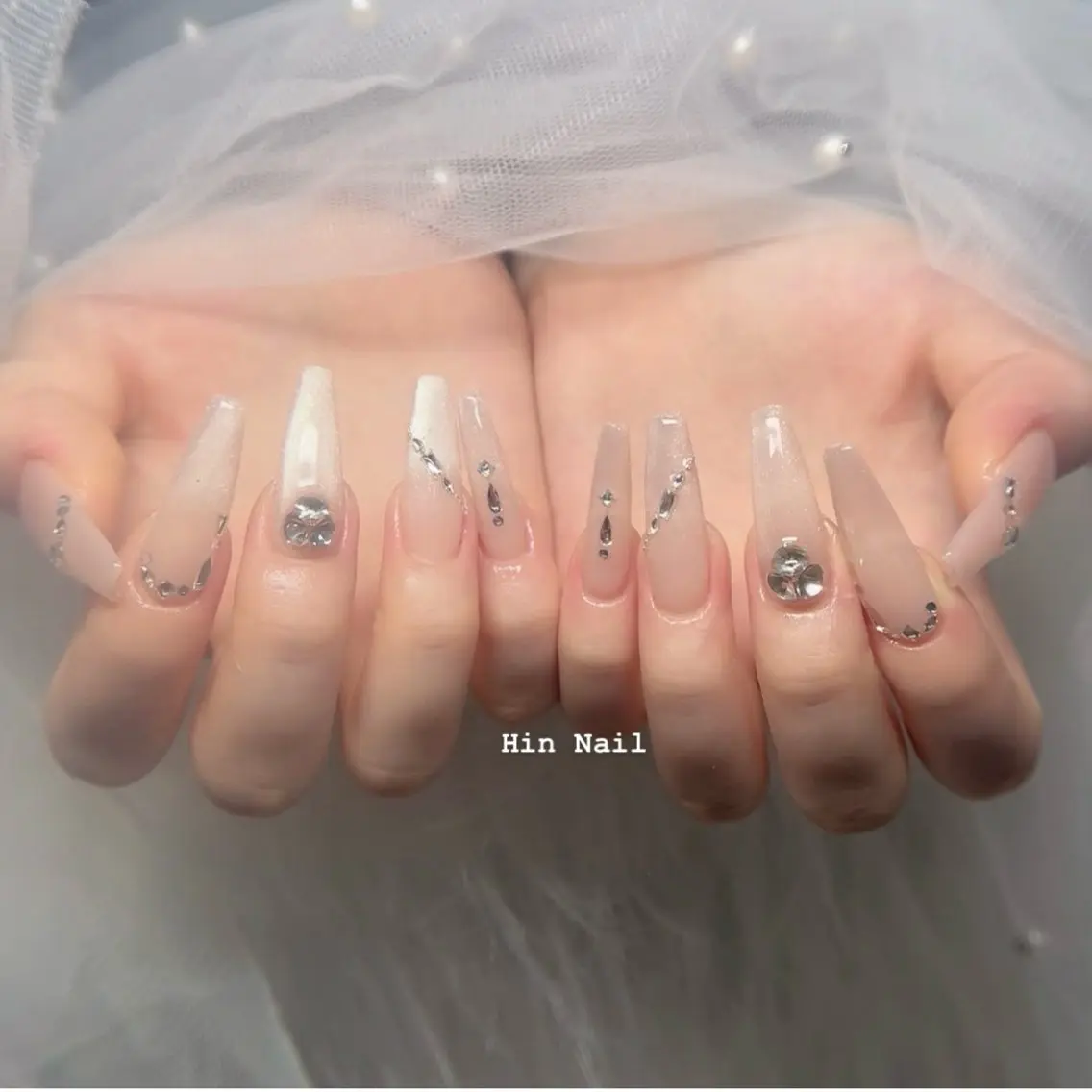 ネイル アニマル柄 ボルドー ブラウン チークネイル ドット ハンドネイル HIN NAILのネイルデザイン