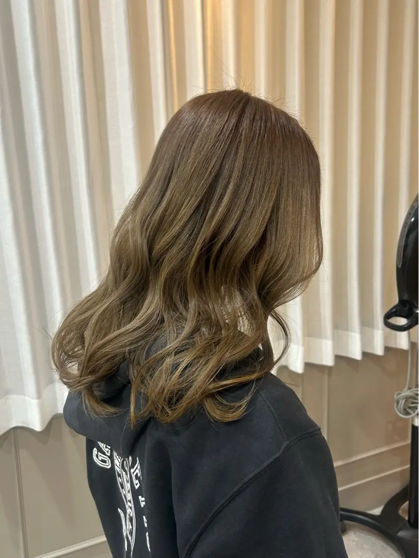 セミロング カット ヘアカラー jammin / 岡村 亜胡のヘアスタイル