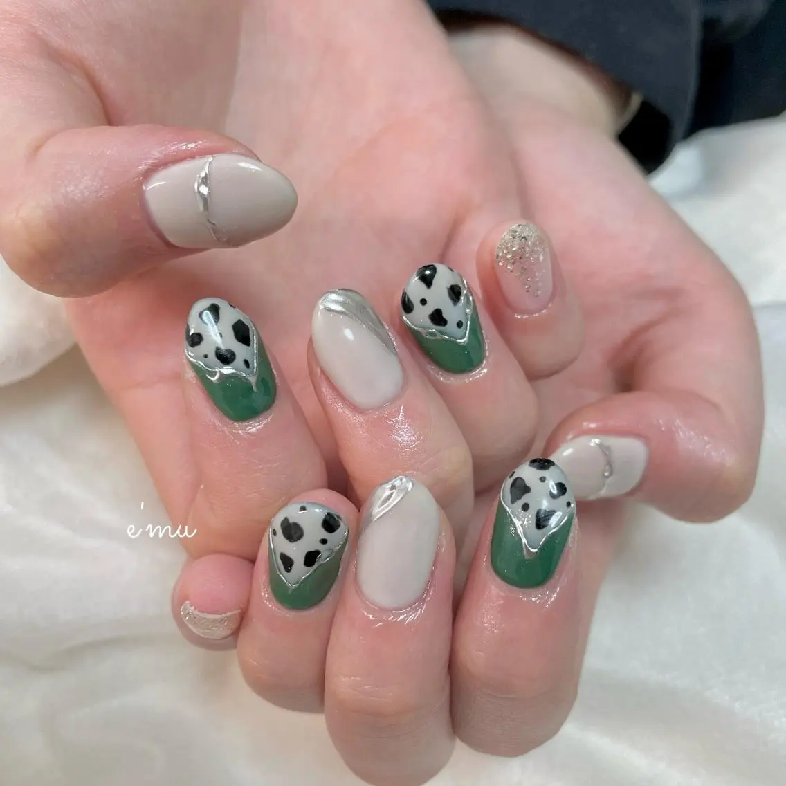 ネイル ミラーネイル ニュアンスネイル シンプルネイル ハンドネイル nail salon e'mu💐のネイルデザイン