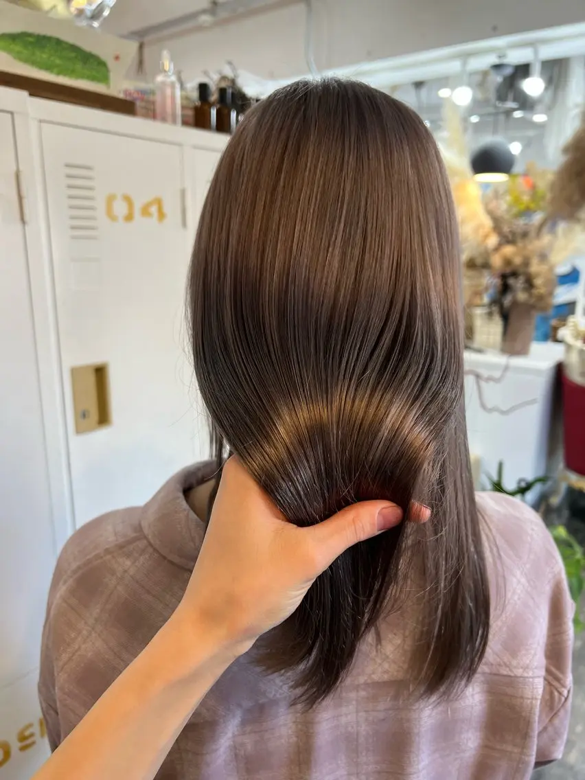 ロング カラー ブリーチ 透明感カラー 縮毛矯正 トリートメント LOMARLIE JURIAのヘアスタイル