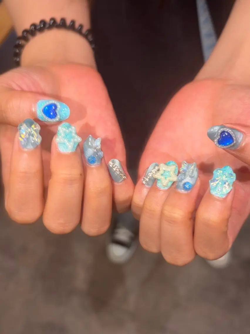 ネイル キラキラネイル マグネットネイル ハンドネイル 透明感カラー🫧🎀 まりなのヘアスタイル