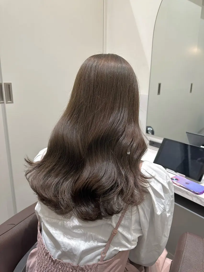 セミロング カラー ベージュカラー ブリーチ ブリーチなしカラー オリーブベージュ 矢野 晃平のヘアスタイル