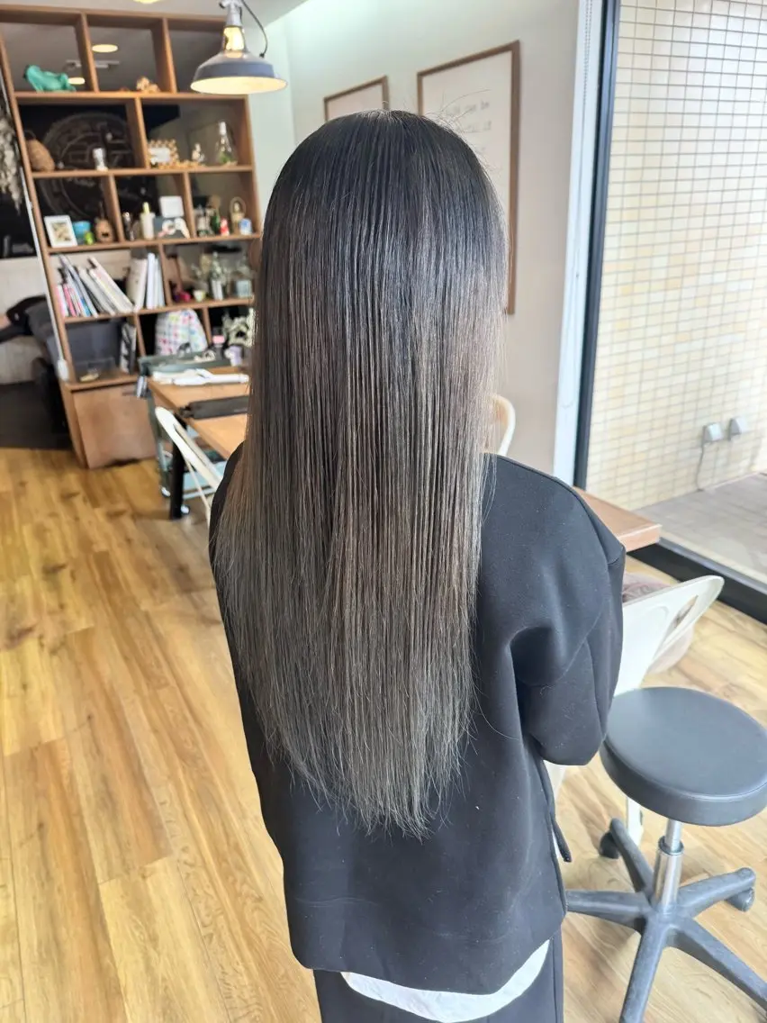 ロング カラー ヘアカラー トリートメント ツキダテ ユイのヘアスタイル