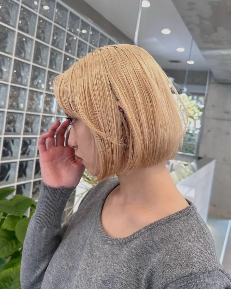 ミディアム ハイトーン💎 ホワイトベージュ坪谷のヘアスタイル