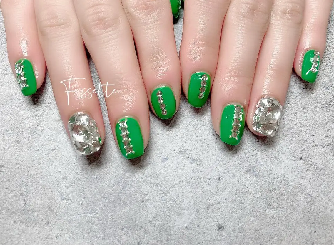 ネイル キラキラネイル 韓国ネイル ワンカラーネイル ハンドネイル nailsalon Fossetteのネイルデザイン