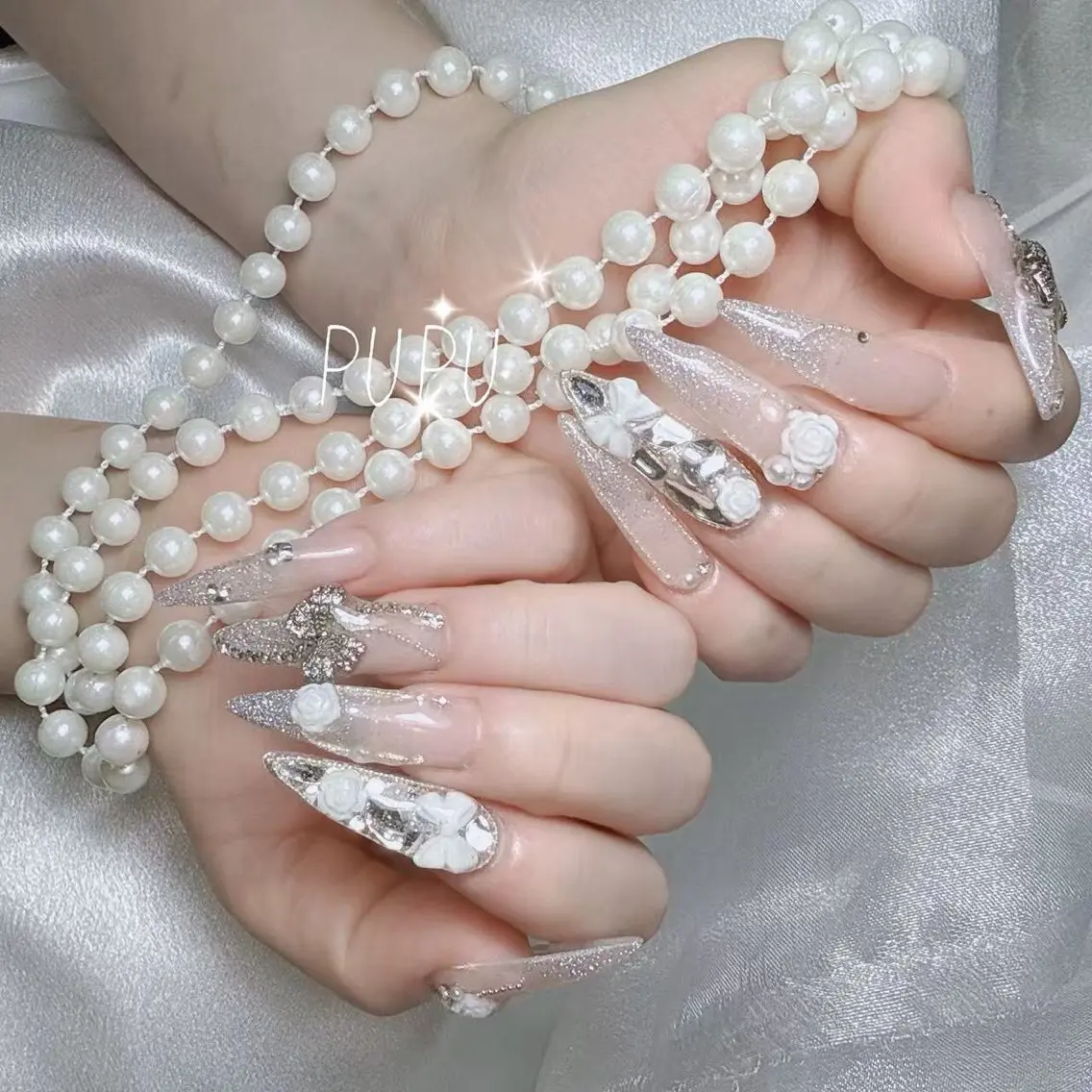 ネイル クリアネイル ジェルネイル マグネットネイル 持ち込み パラジェル ハンドネイル Queens みなみのネイルデザイン