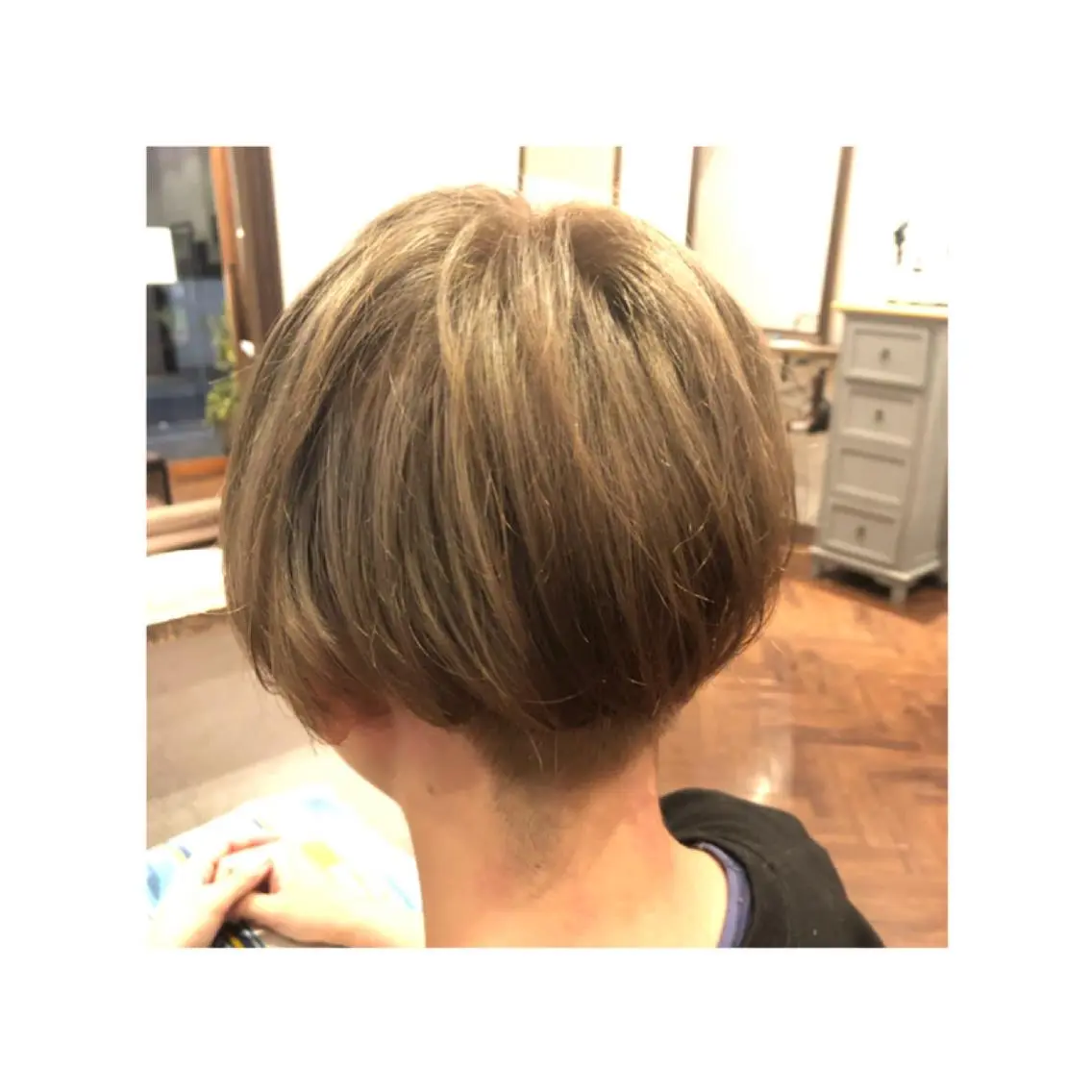 ショート カラー ブロンド まちだ ひとみのヘアスタイル