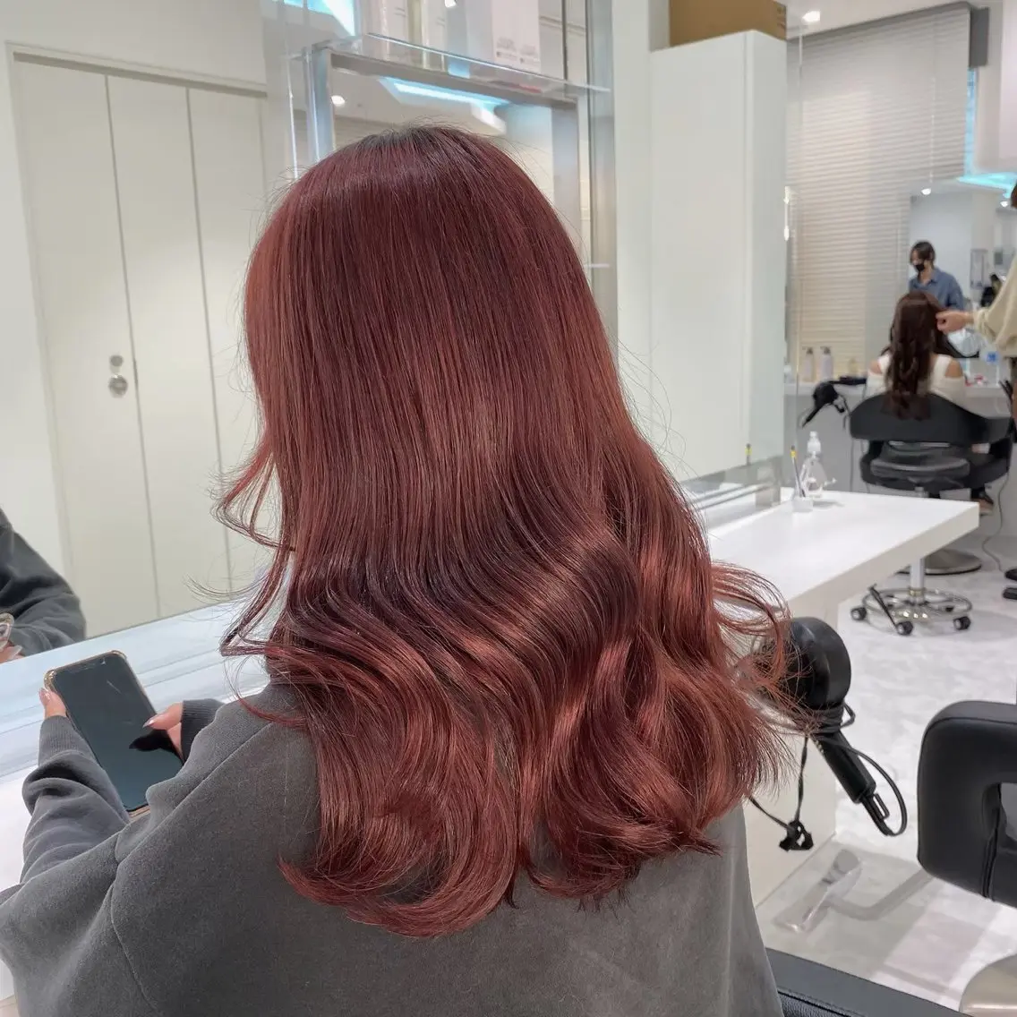 セミロング カラー ヘアアレンジ 🫧モテる💗ダメー ジレスハイトーン🫧のヘアスタイル