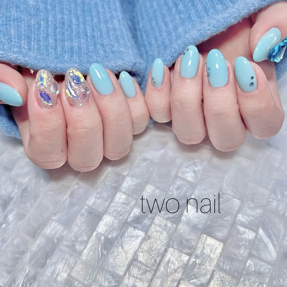 ネイル オーロラネイル ネイルチップ ホワイト ハンドネイル two nailのネイルデザイン