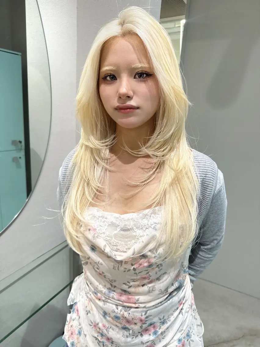 ロング ハッシュカット ヘアカラー GEM YURI ハイトーンカラーのヘアスタイル