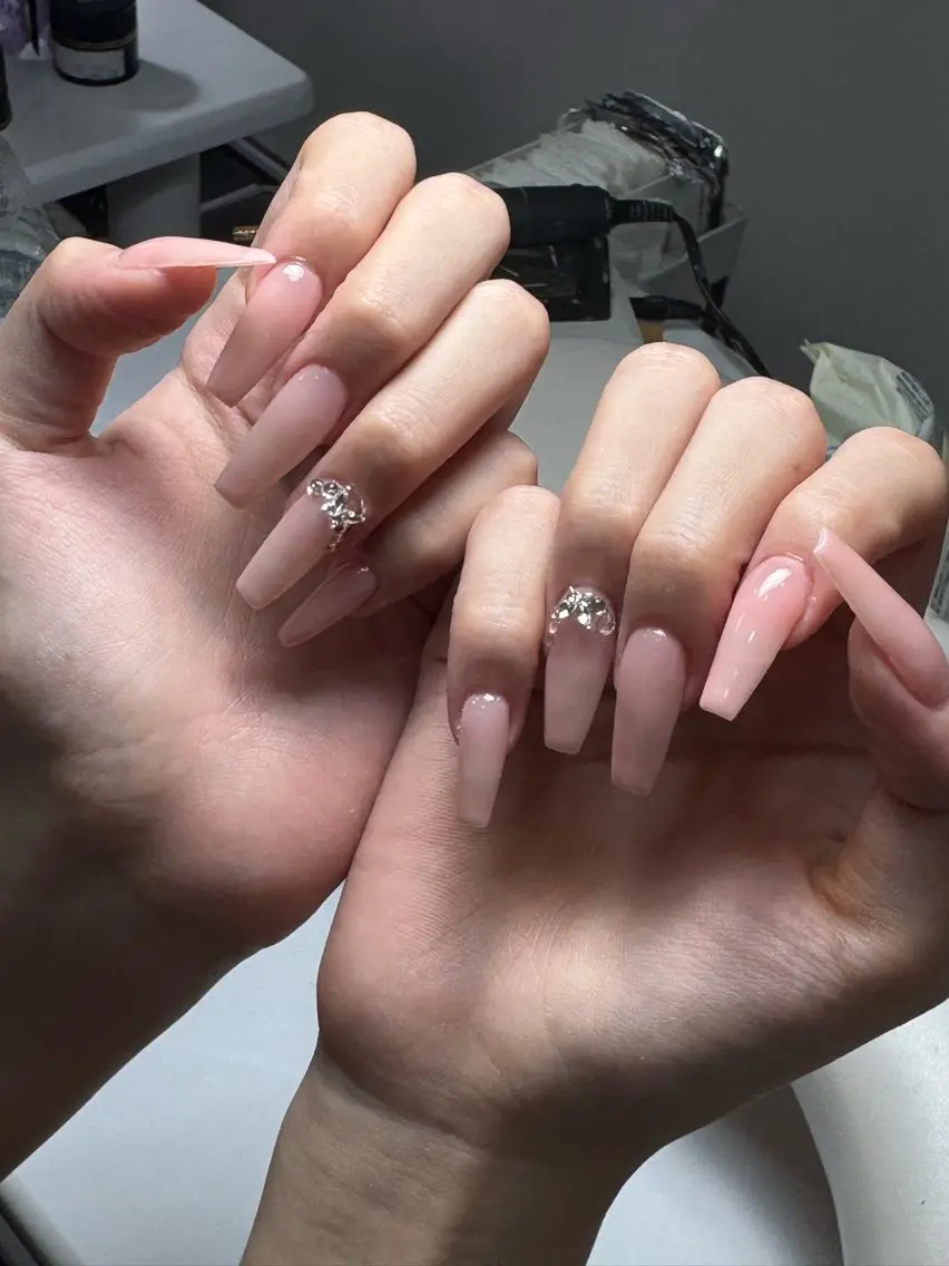 ネイル アートネイル キラキラネイル ラメ(グリッター) マグネットネイル パープル ハンドネイル VANI Belle Nailのネイルデザイン