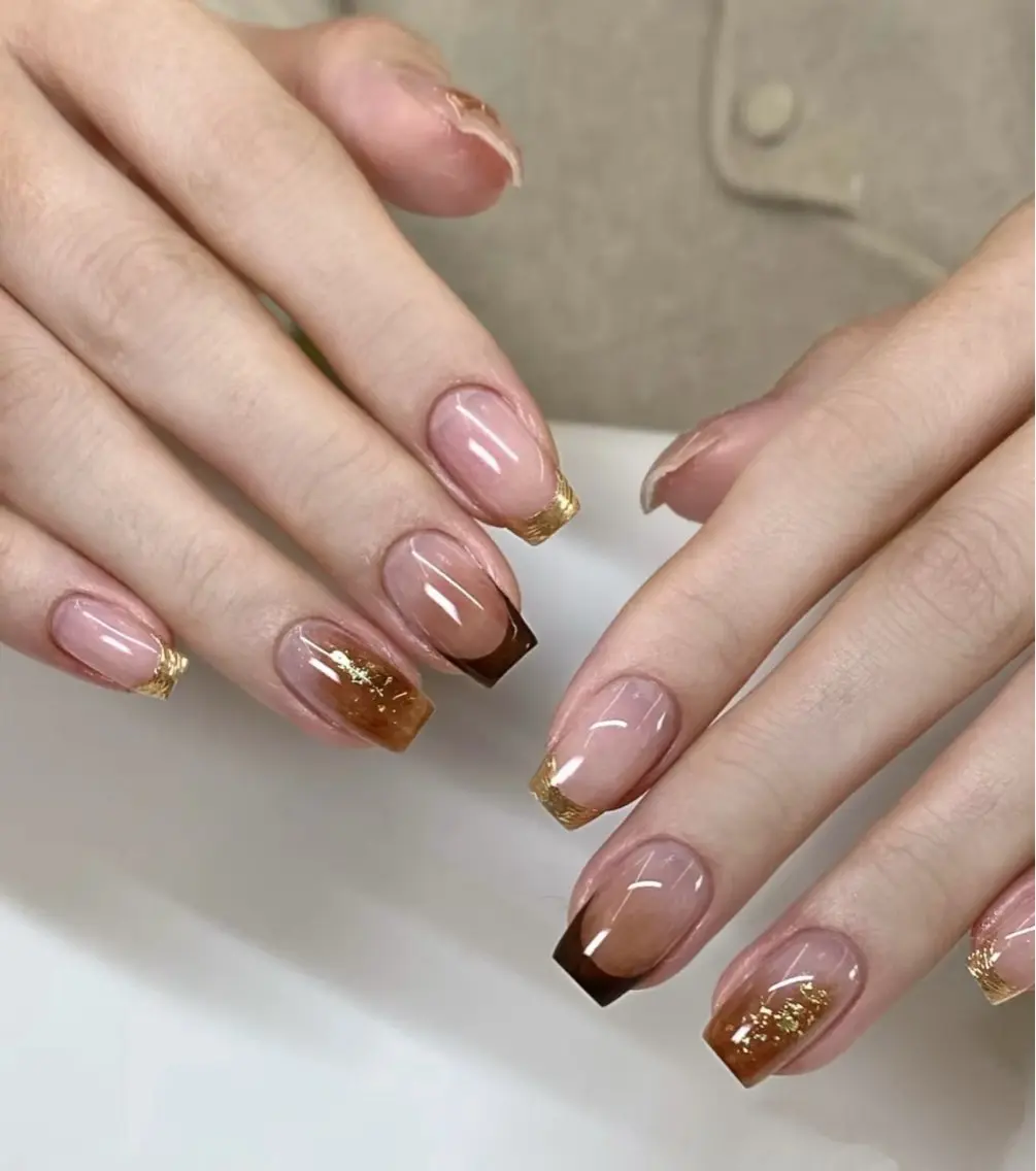 ネイル アートネイル オーロラネイル チークネイル フレンチネイル ガラスフレンチ 🎀YooLi Nail salonのネイルデザイン