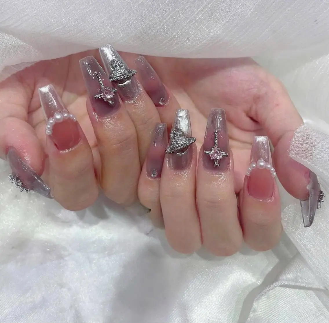 ネイル フレンチネイル キラキラネイル マグネットネイル ミラーネイル ニュアンスネイル ハンドネイル Tira Nailのネイルデザイン