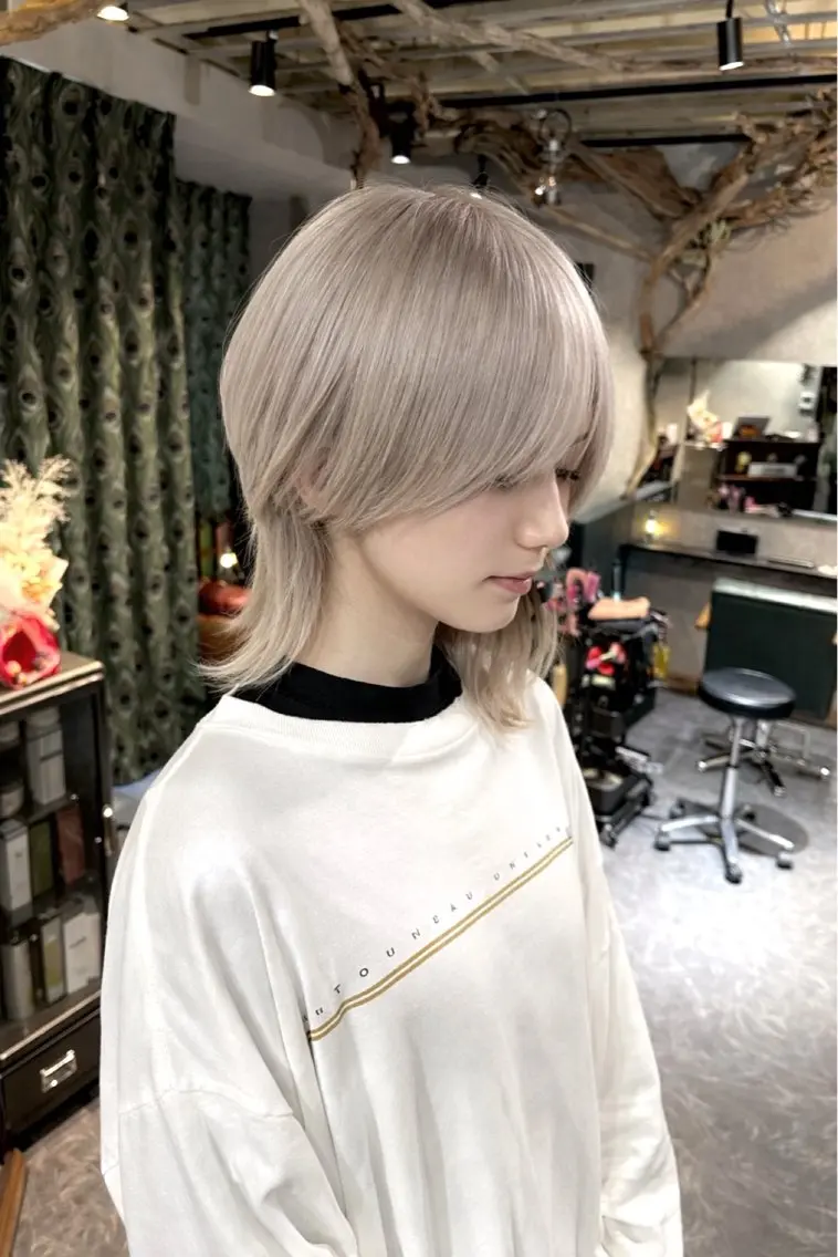 ショート カラー ブリーチ ケアブリーチ ダブルカラー ハイライトカラー ハイトーンカラー カット ヘアカラー トリートメント ravens デザインカラーのヘアスタイル