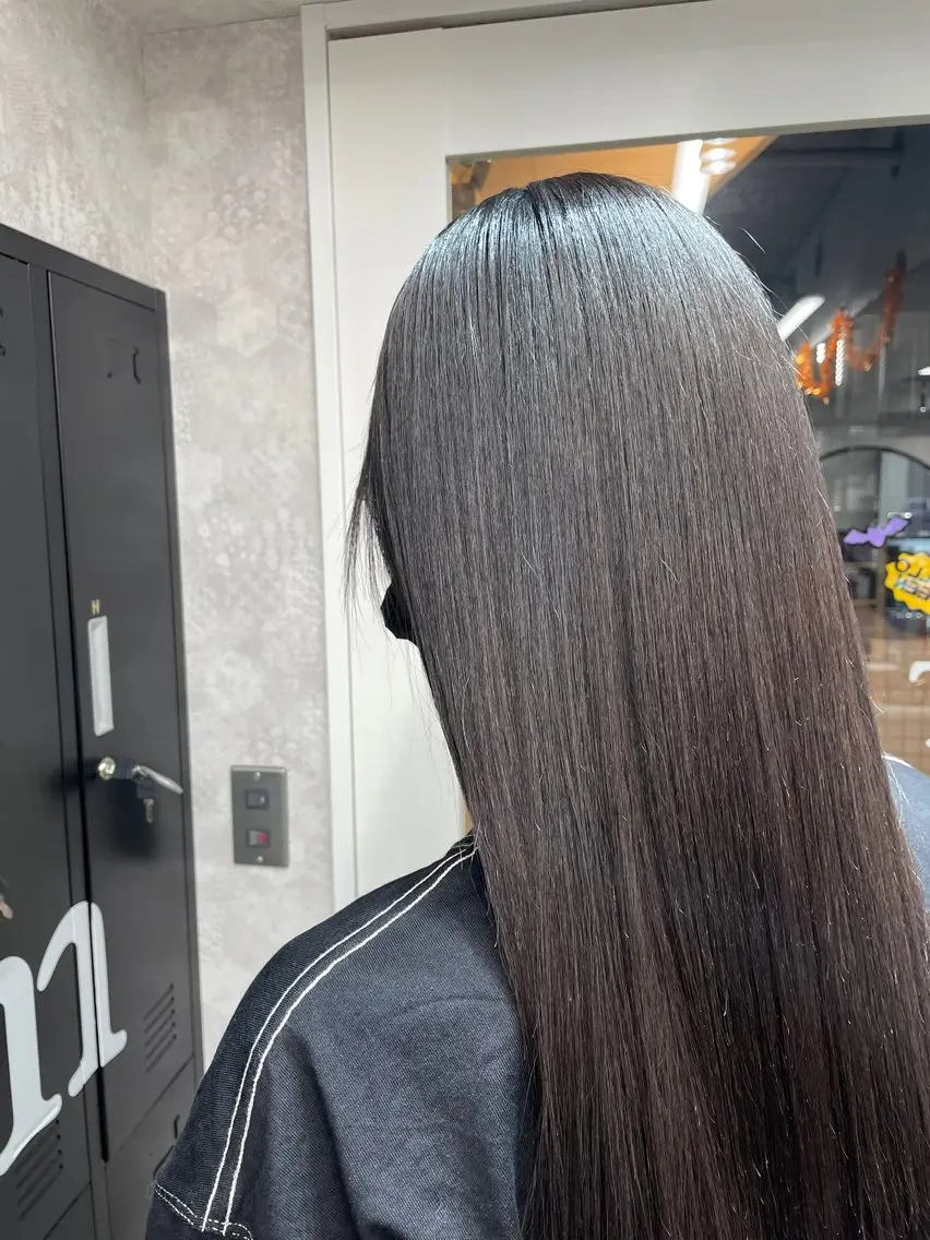ロング カラー アッシュ アッシュグレー ベージュカラー ブリーチ ブロンド 【ときめき屋さん🎀 ハイトーン大和🎀】のヘアスタイル