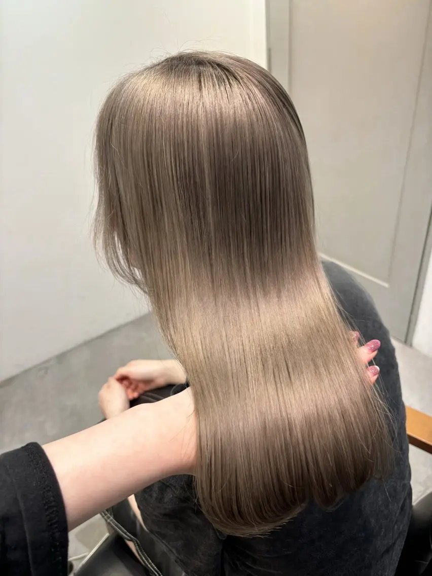 ロング カラー ベージュカラー ブリーチ 透明感カラー オリーブベージュ ‎Lby home 🪽mikuのヘアスタイル